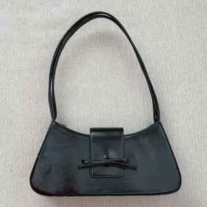 Black shoulder bag with bow detail